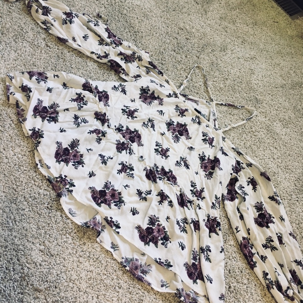 AE cold shoulder top!! ✨ - Picture 2 of 3